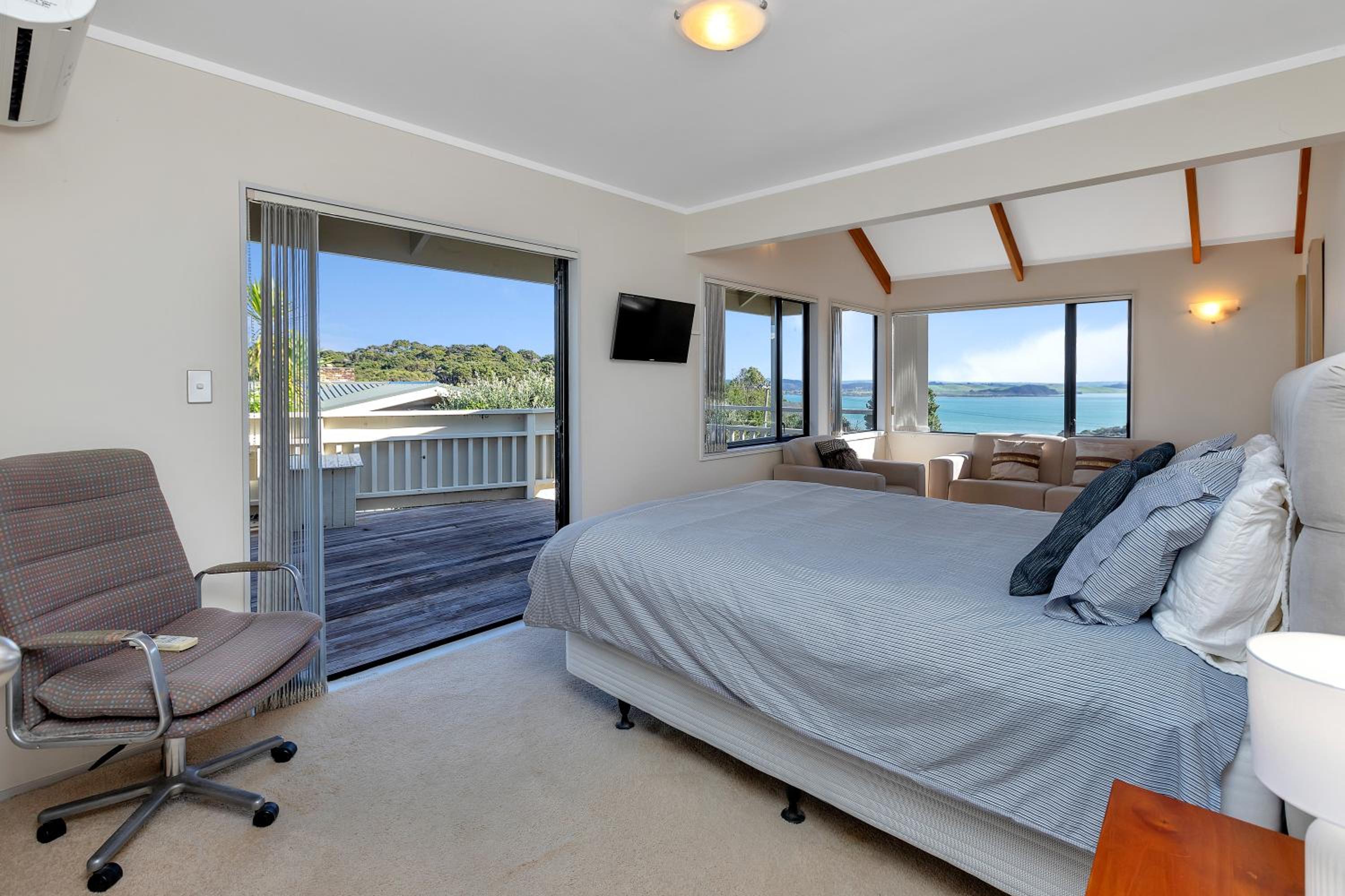 Greenways - Russell Holiday Home