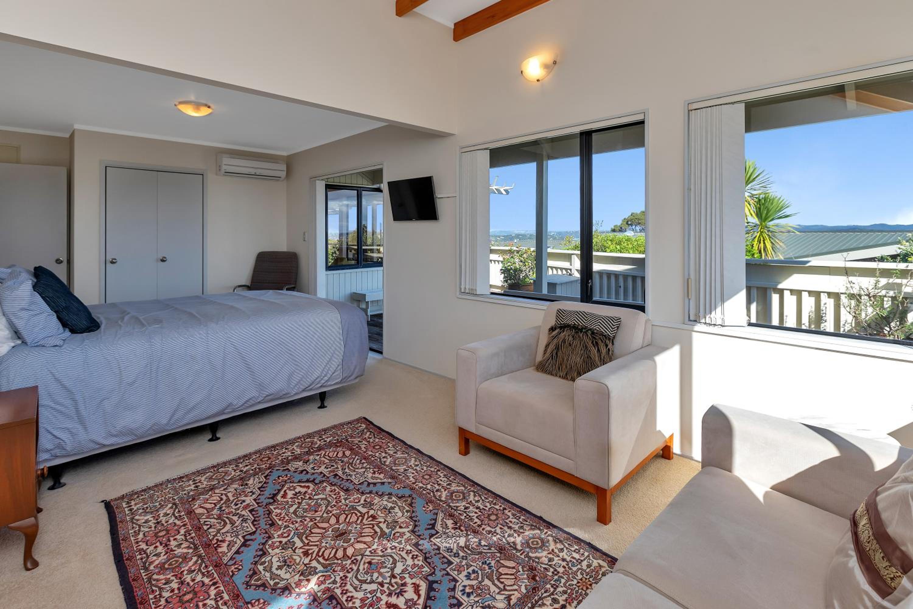 Greenways - Russell Holiday Home