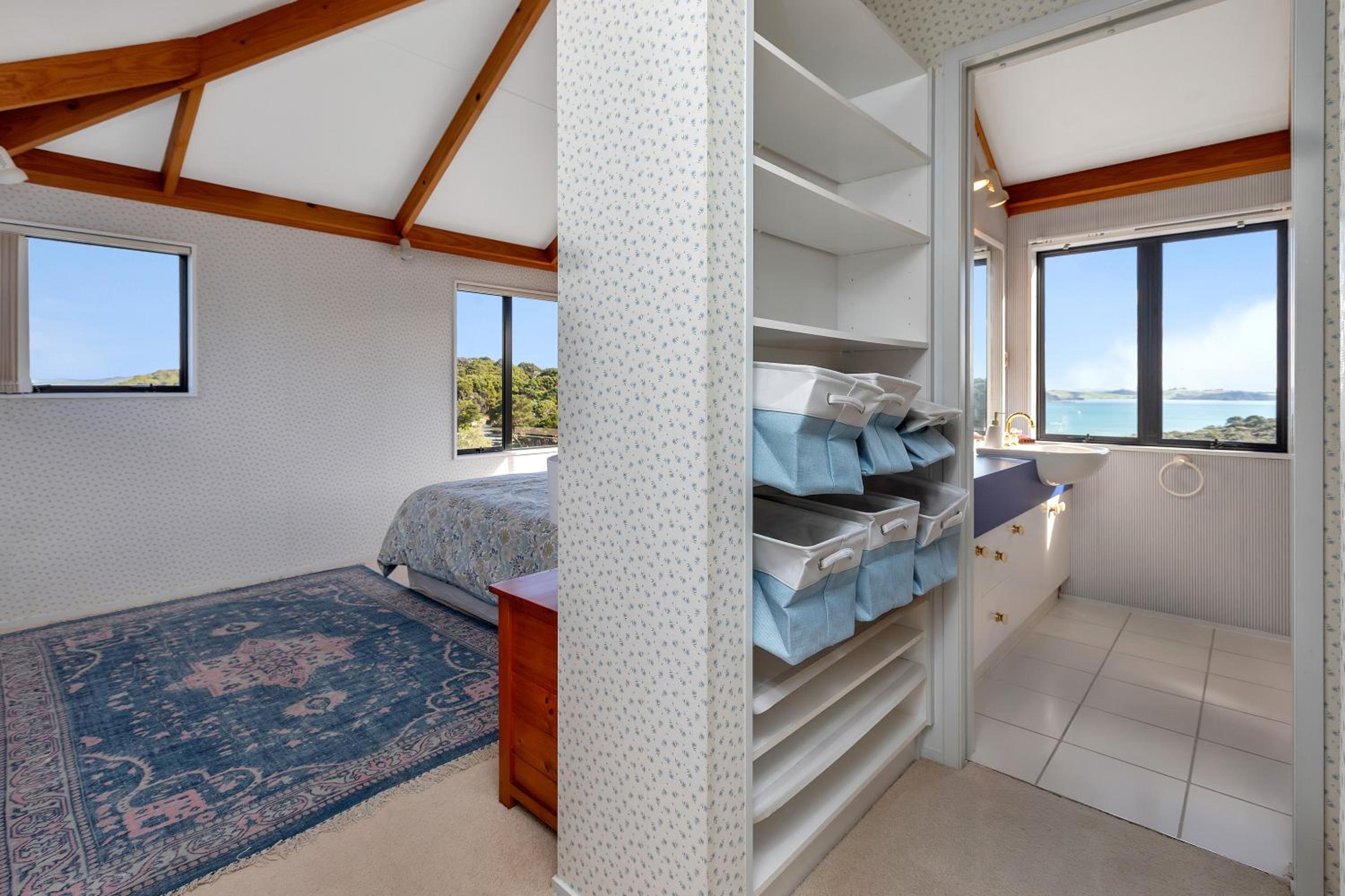 Greenways - Russell Holiday Home