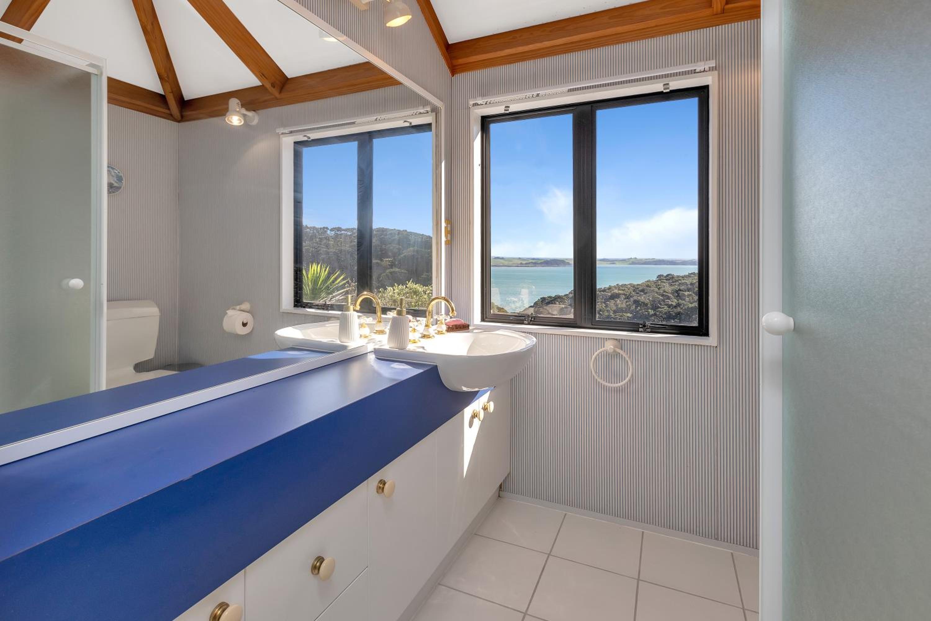 Greenways - Russell Holiday Home