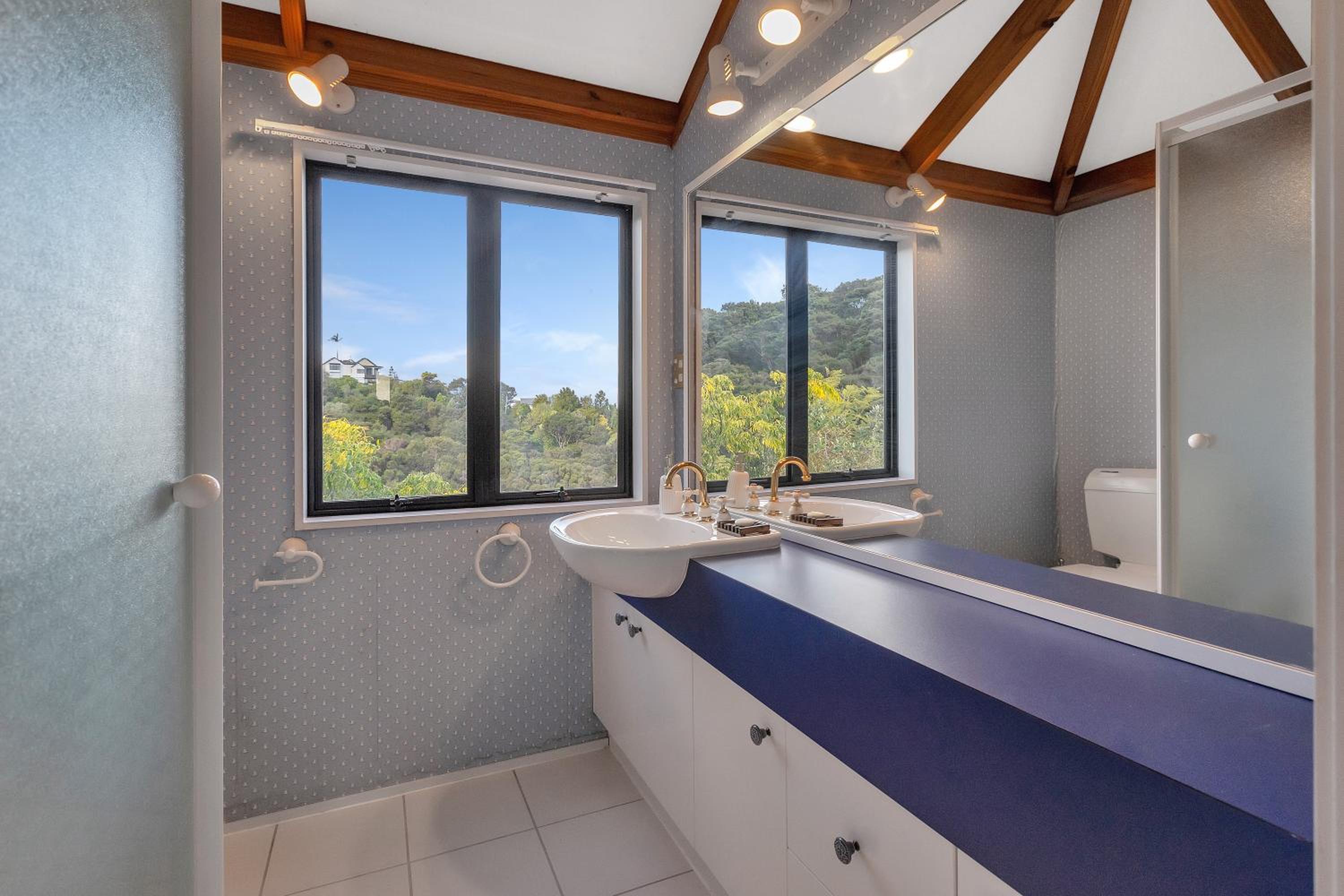 Greenways - Russell Holiday Home