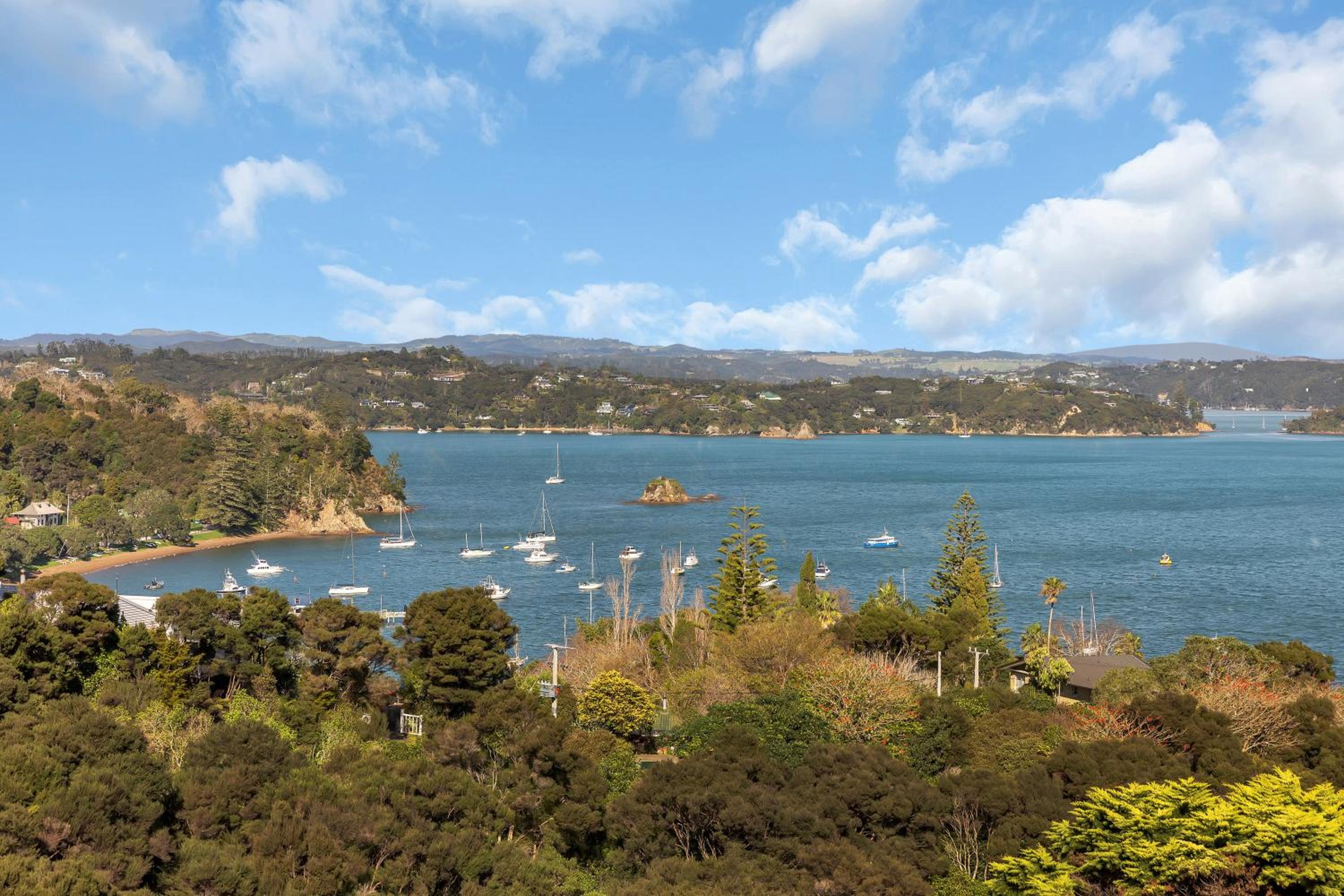 Greenways - Russell Holiday Home