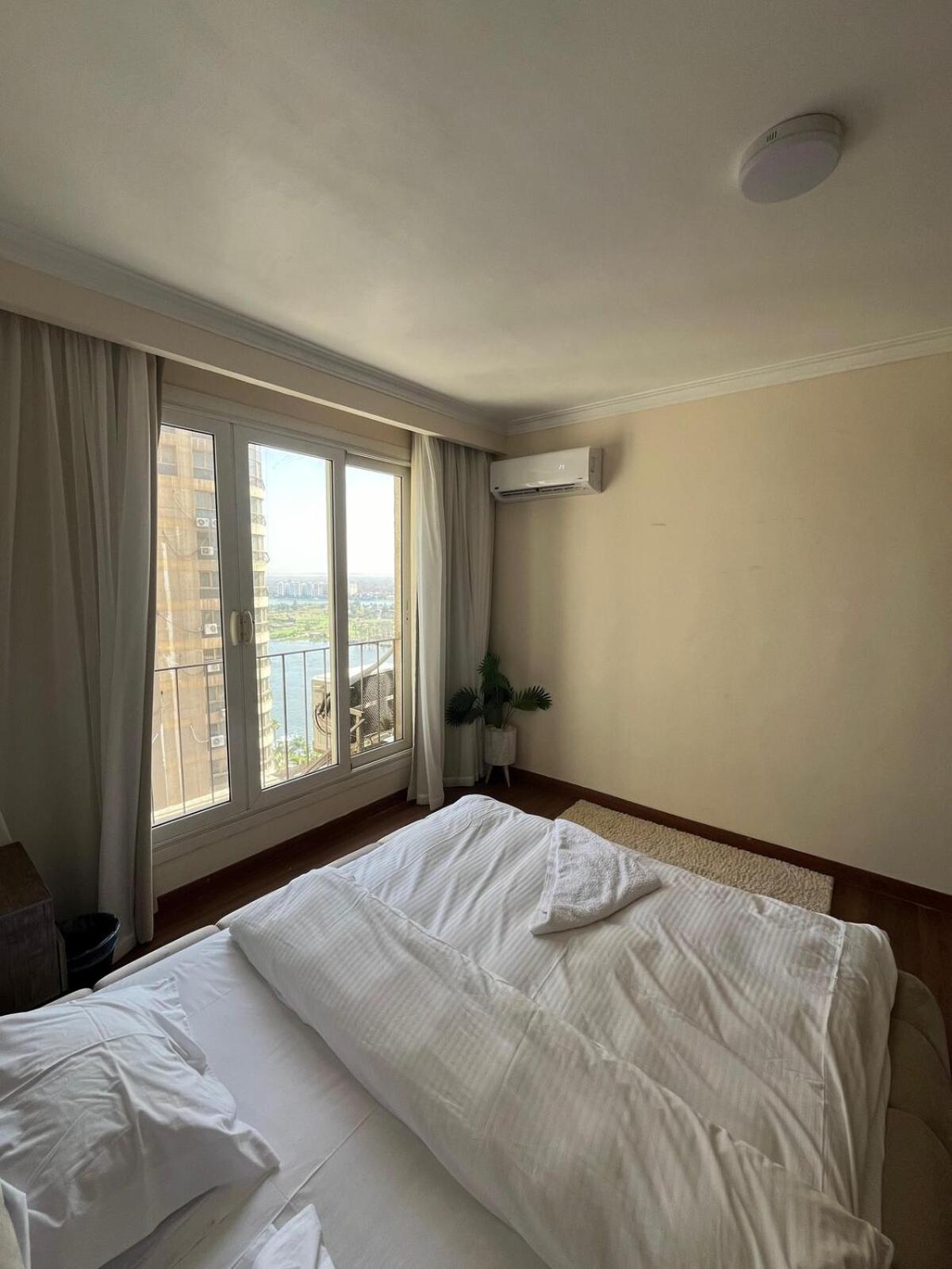 Condo Nile view modern
