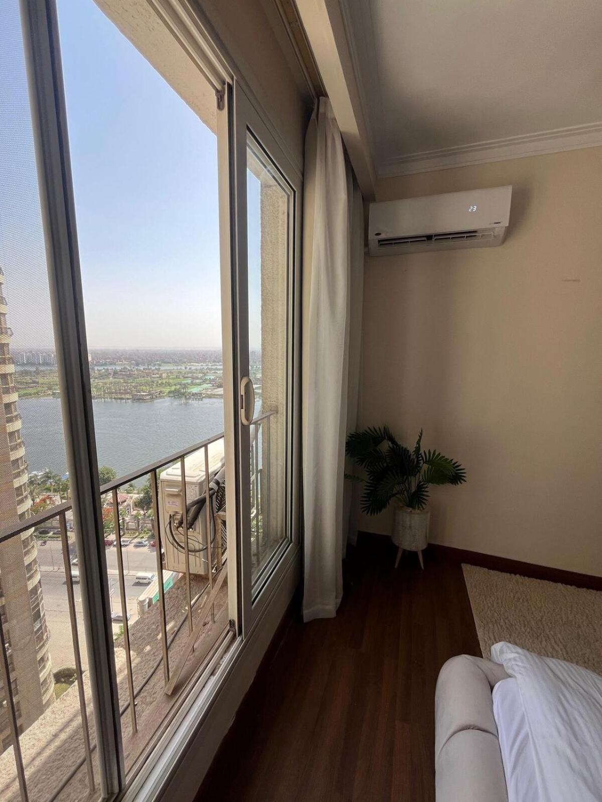 Condo Nile view modern