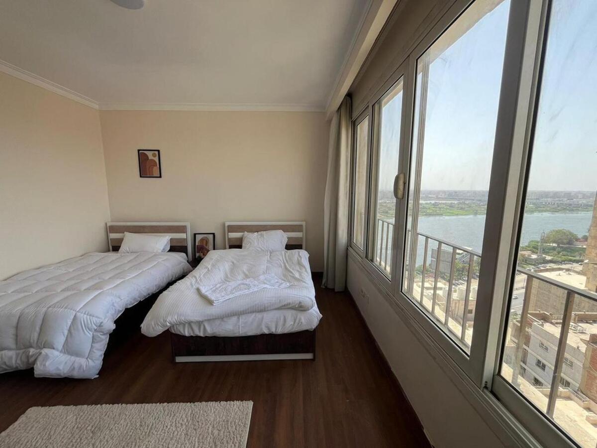 Condo Nile view modern
