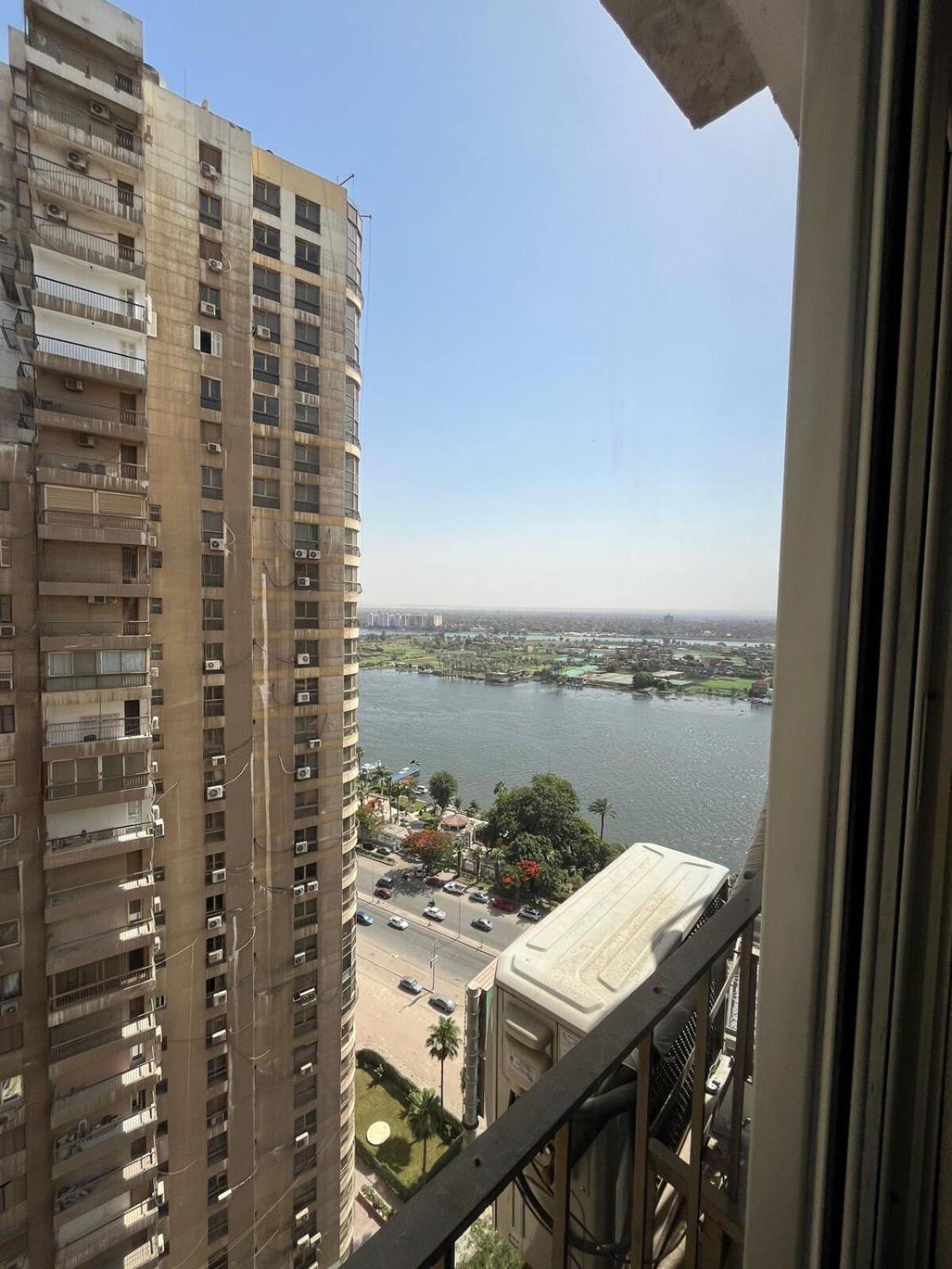 Condo Nile view modern