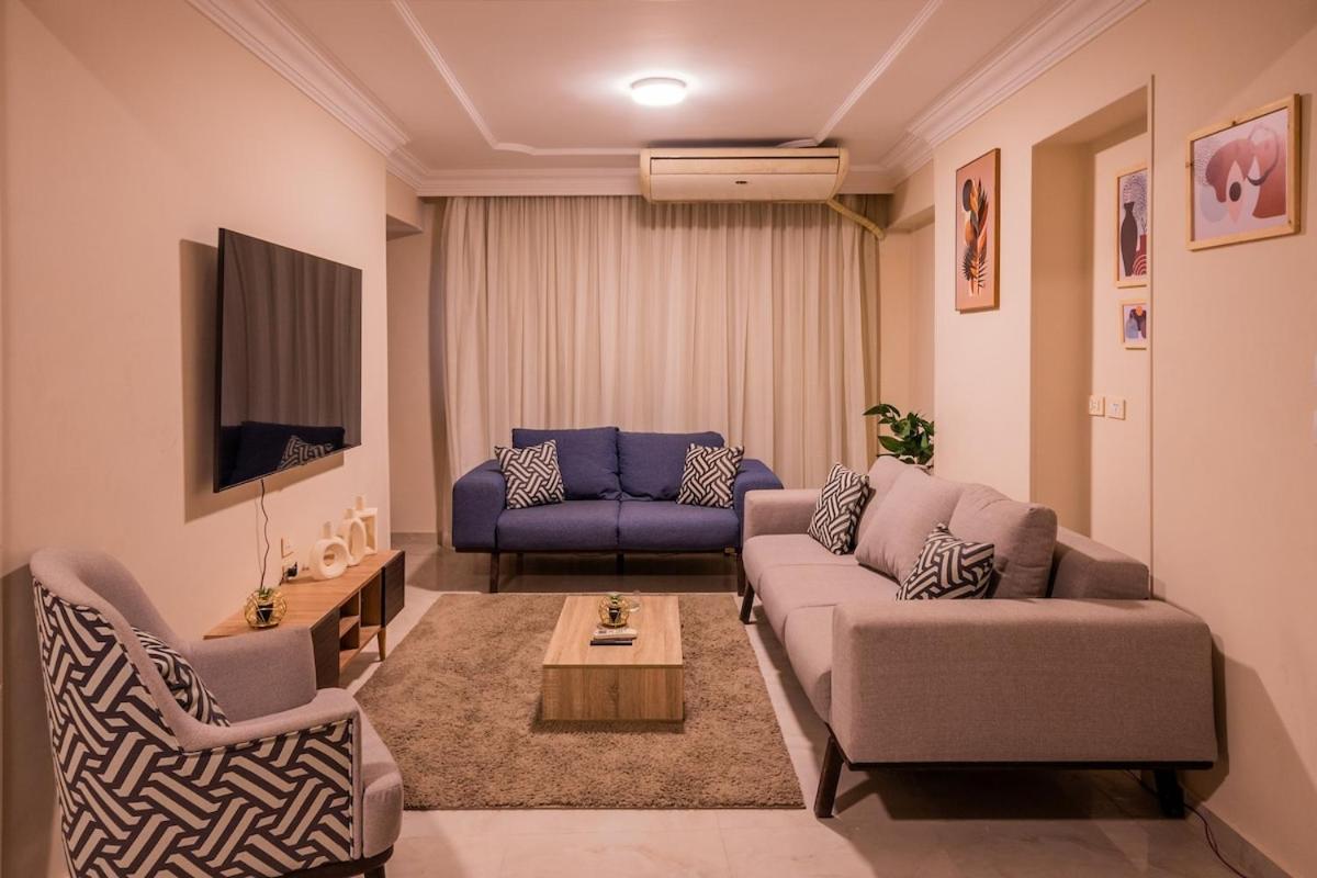 Lovely 4BR with direct nile view