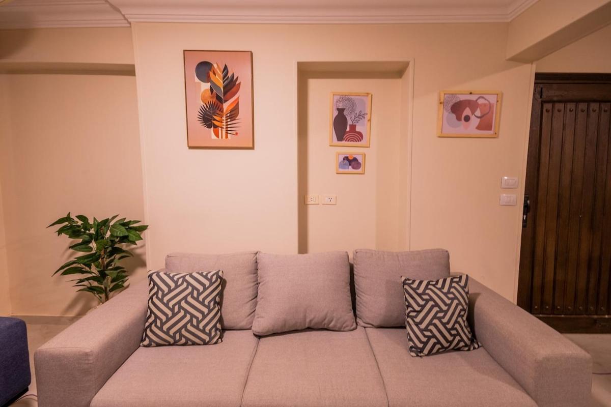 Lovely 4BR with direct nile view