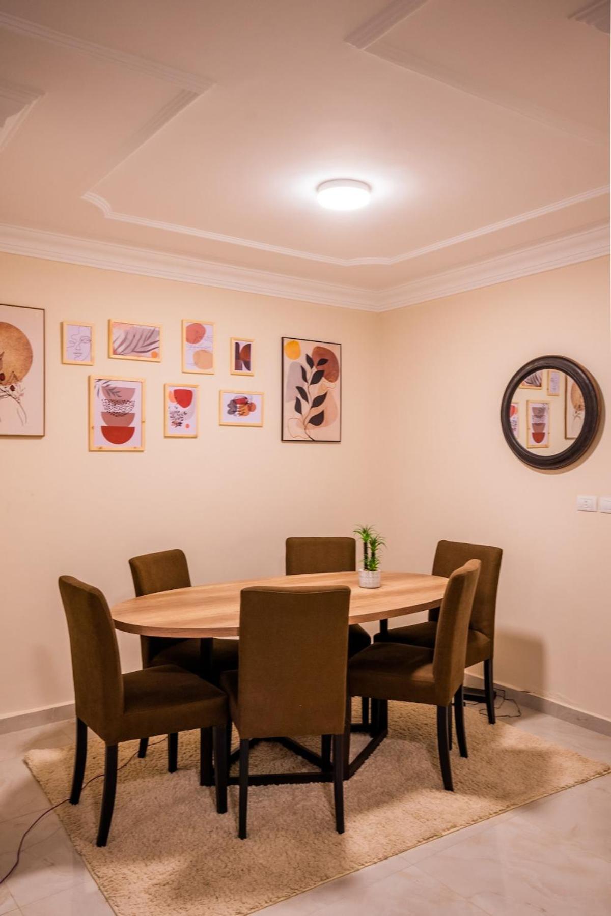 Lovely 4BR with direct nile view