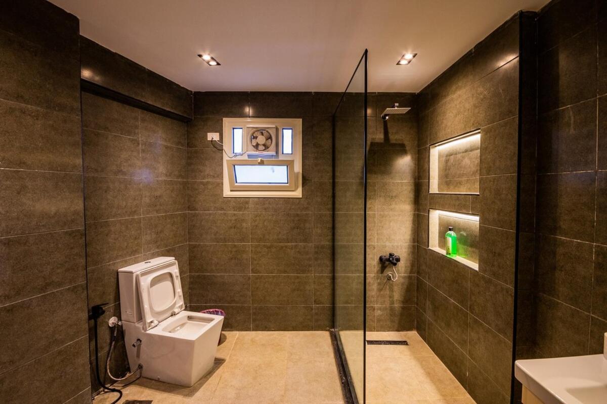 Lovely 4BR with direct nile view