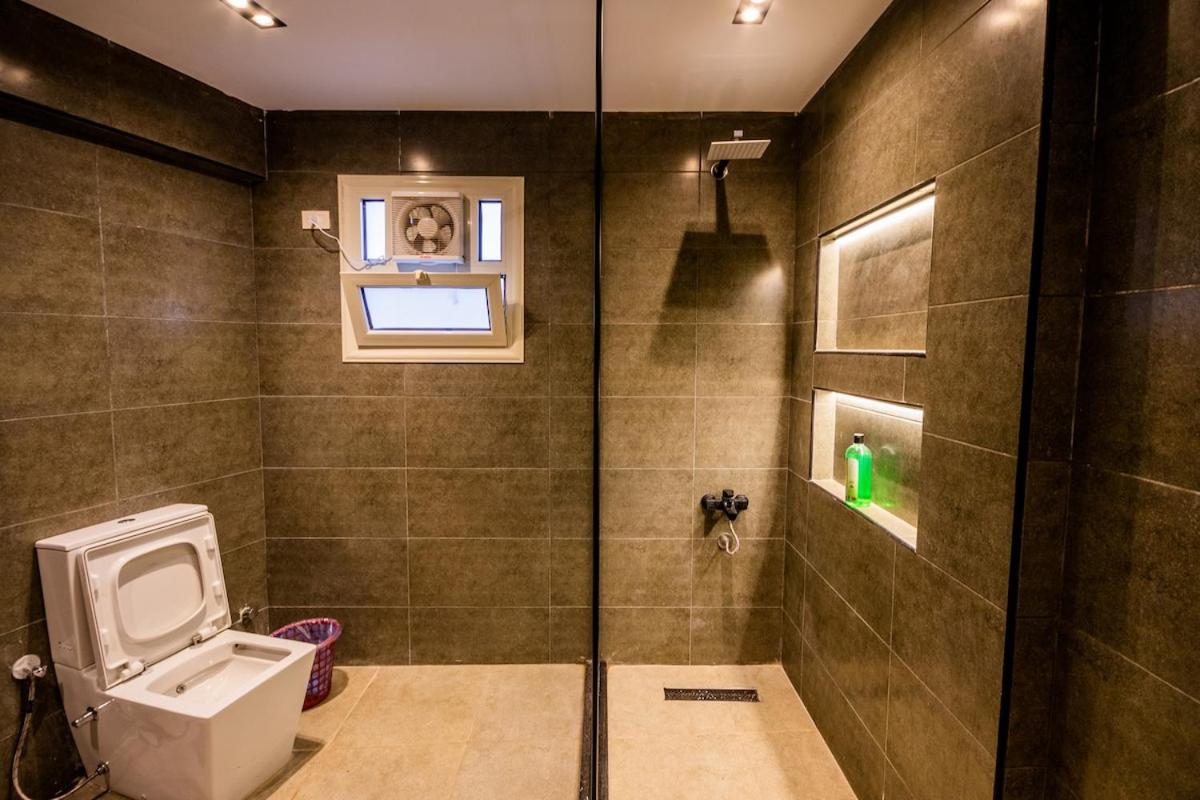 Lovely 4BR with direct nile view