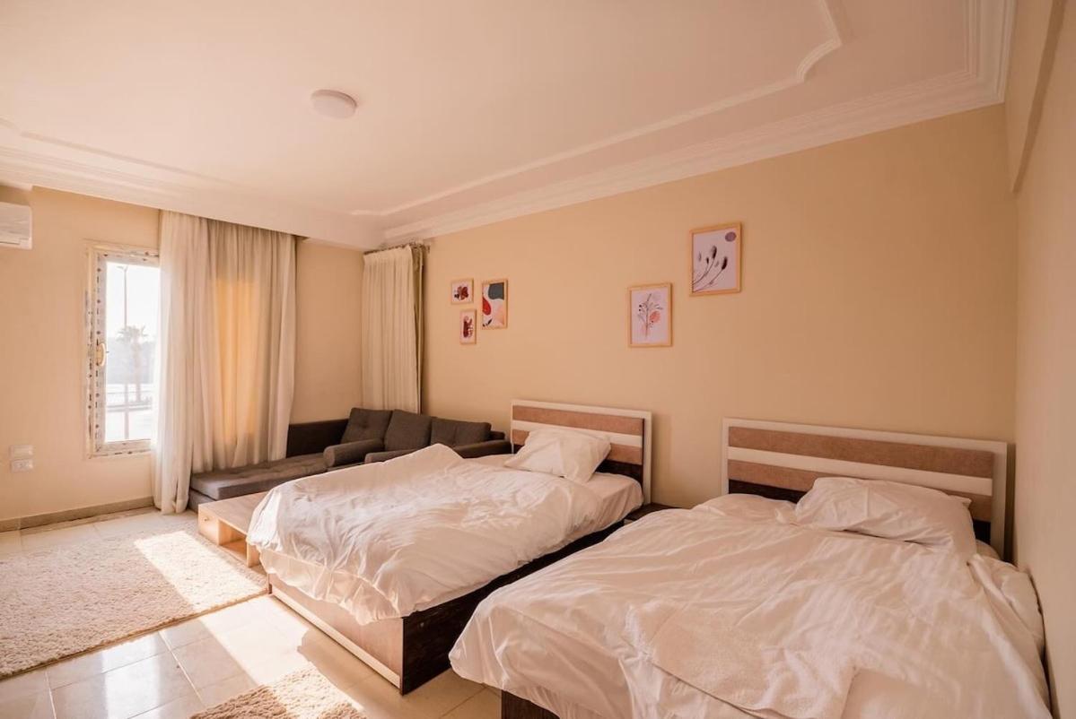 Lovely 4BR with direct nile view