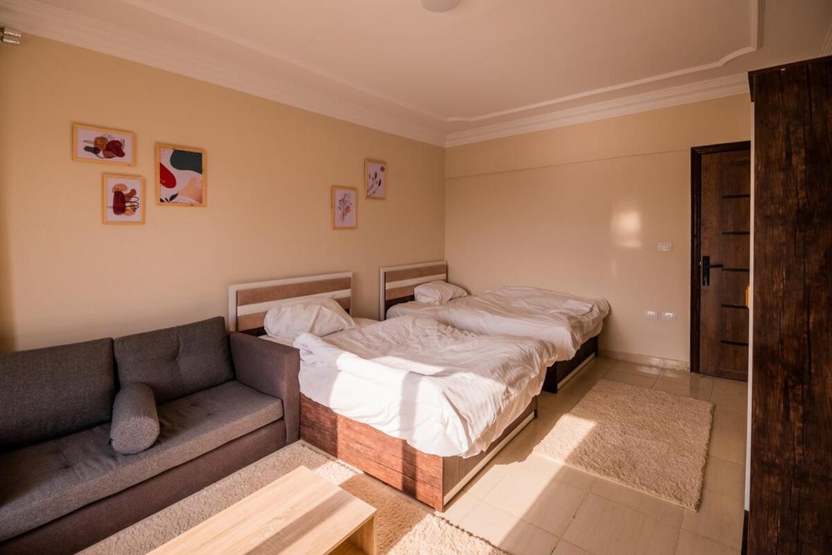 Lovely 4BR with direct nile view