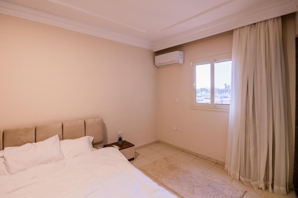 Lovely 4BR with direct nile view