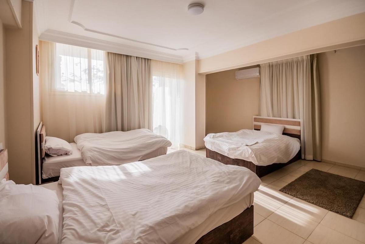 Lovely 4BR with direct nile view