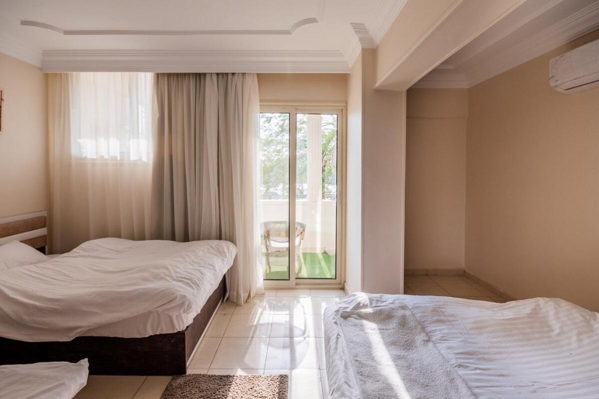 Lovely 4BR with direct nile view