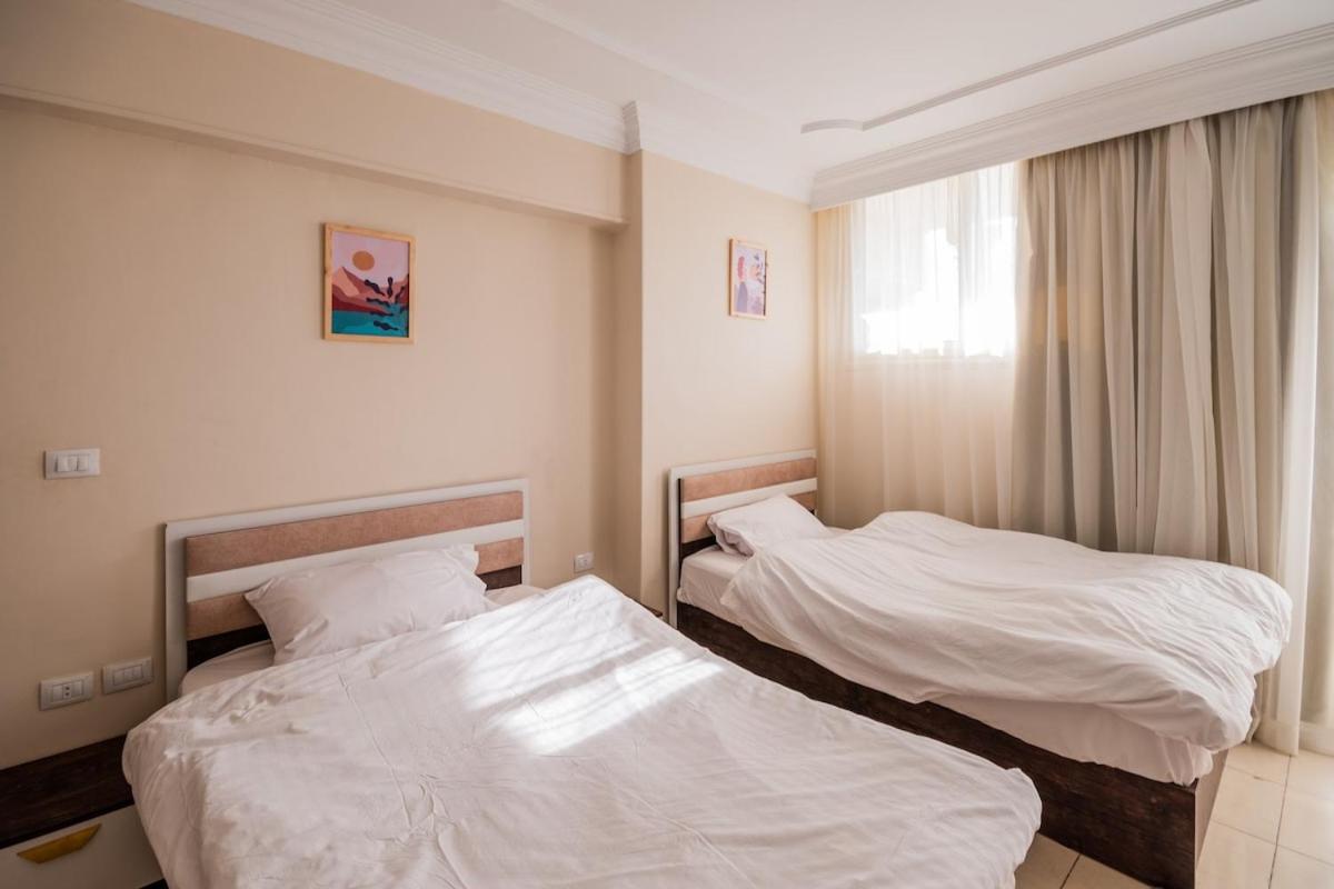 Lovely 4BR with direct nile view