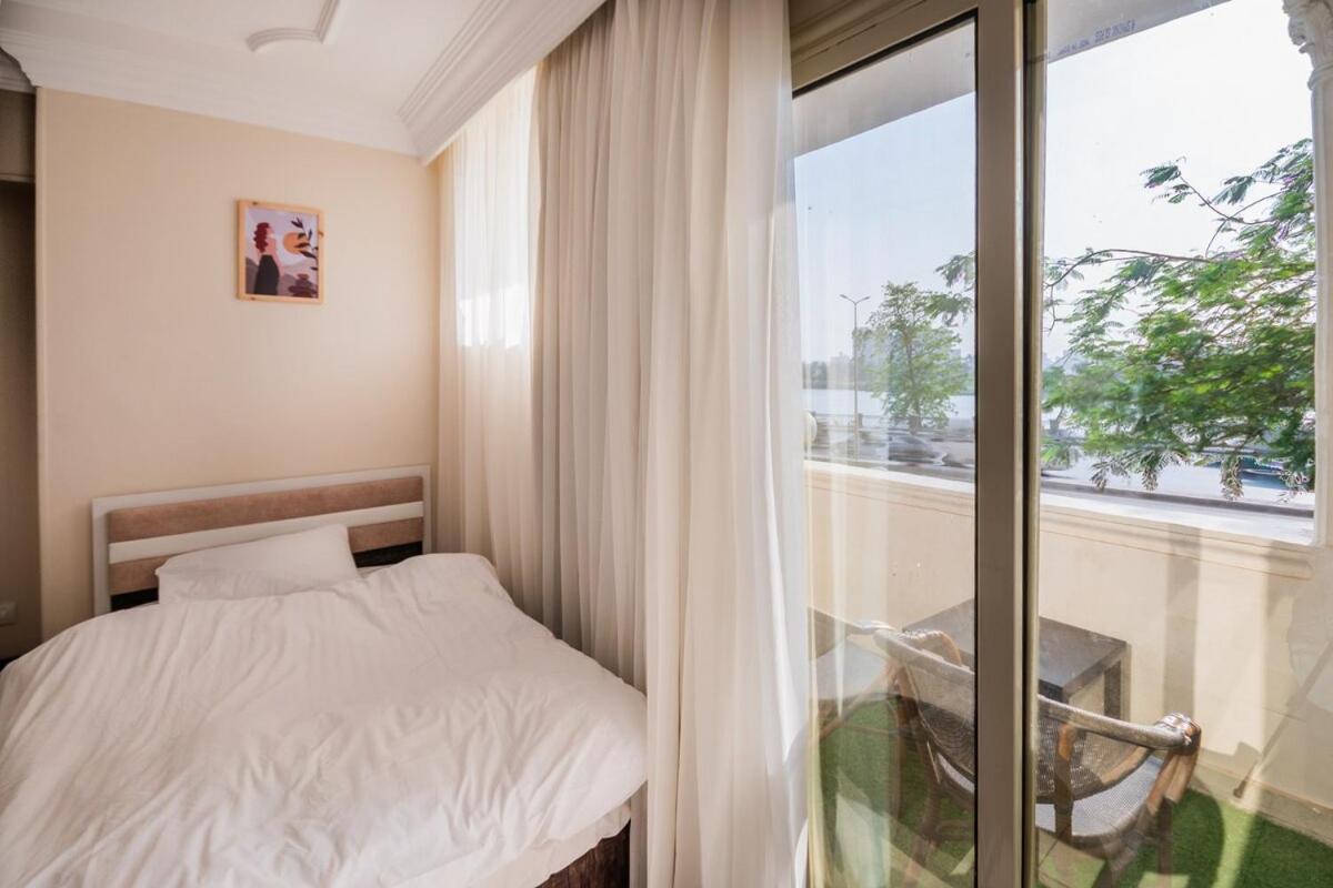 Lovely 4BR with direct nile view