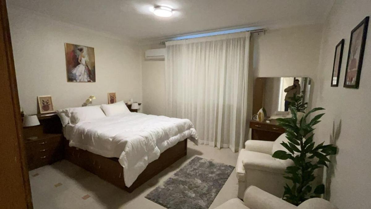 Madi nile and pyramids view 3BR