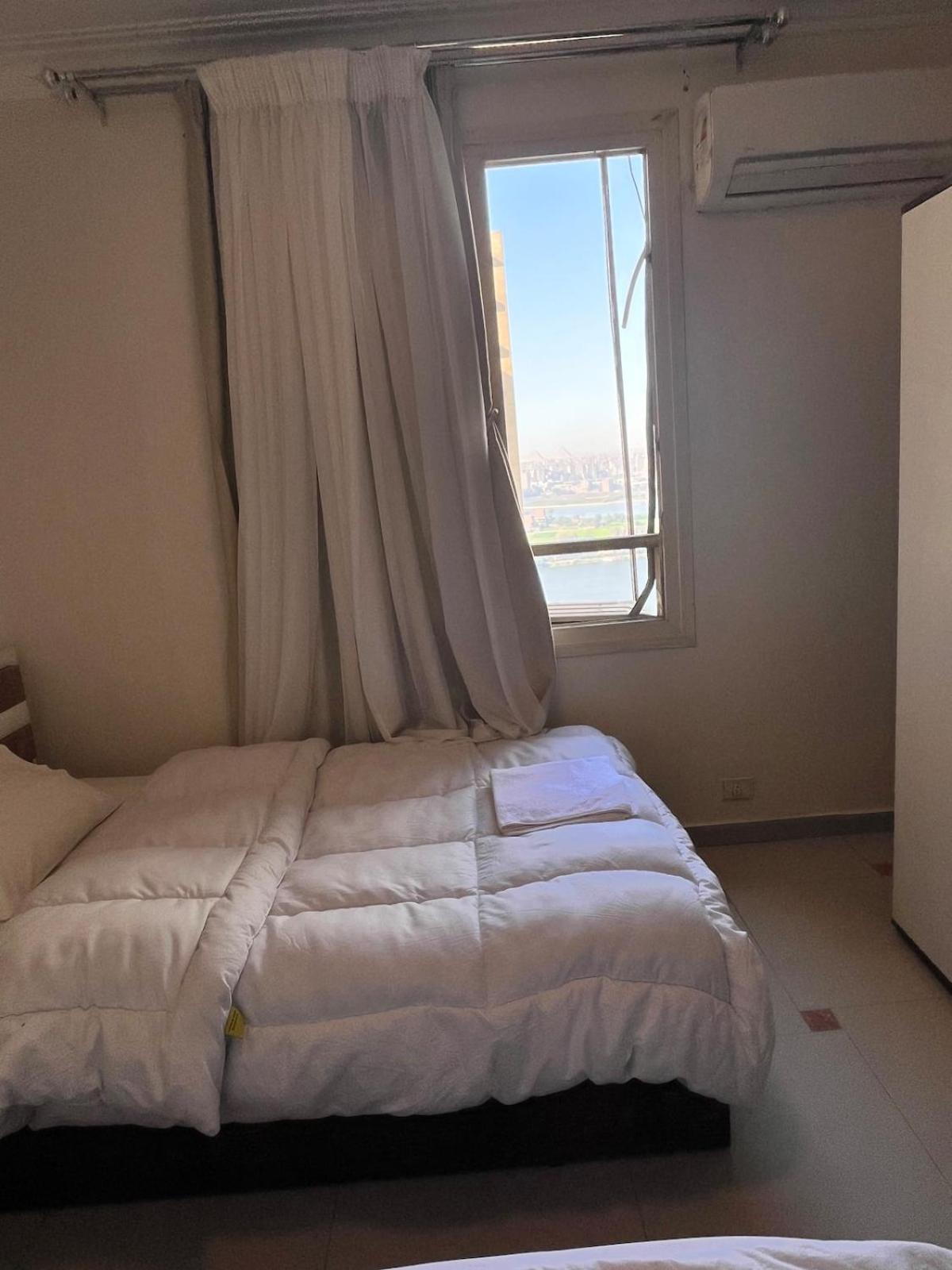 Madi nile and pyramids view 3BR