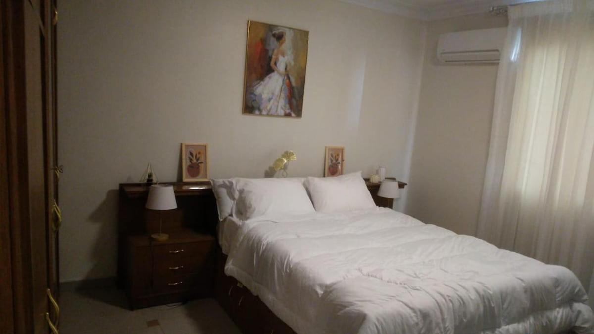 Madi nile and pyramids view 3BR