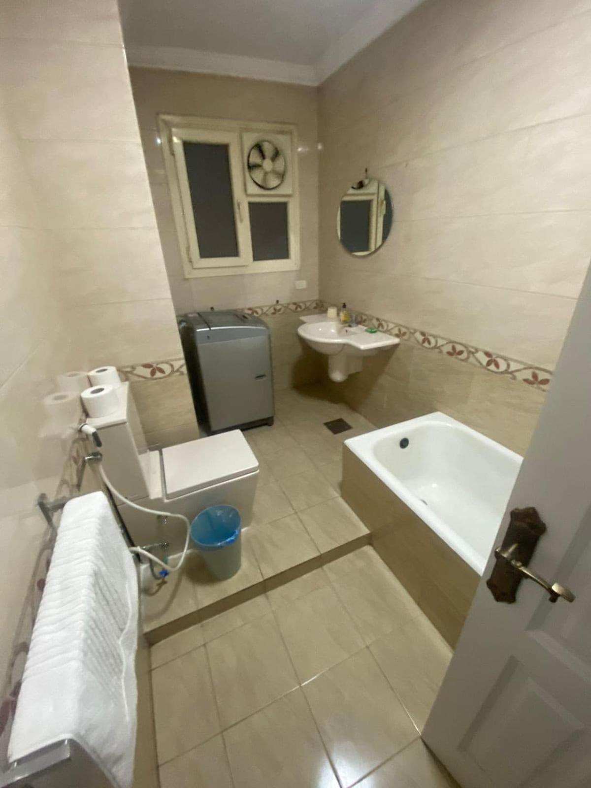 Madi nile and pyramids view 3BR