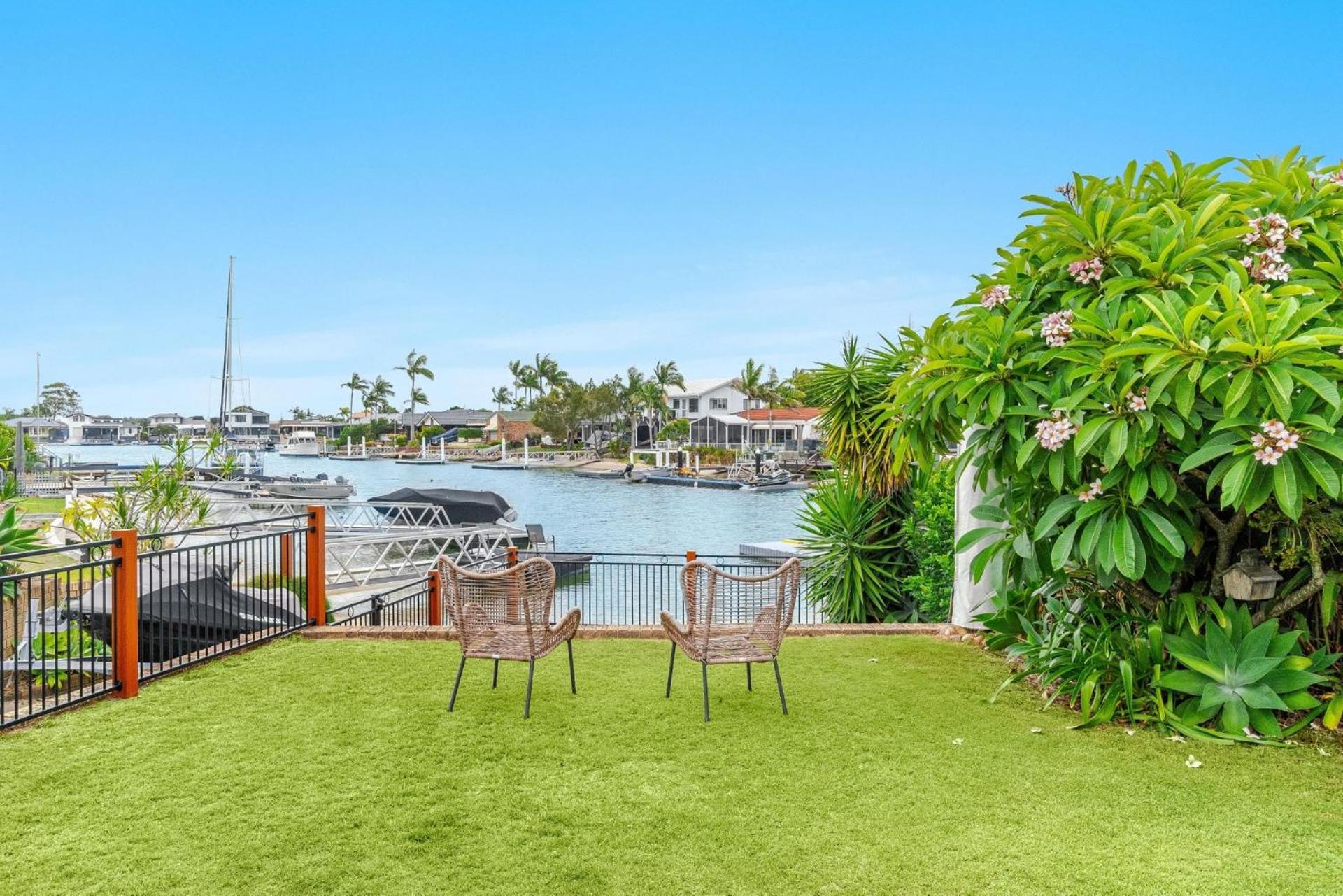 Sunset Waters - Waterfront with Pool - Holiday Yamba