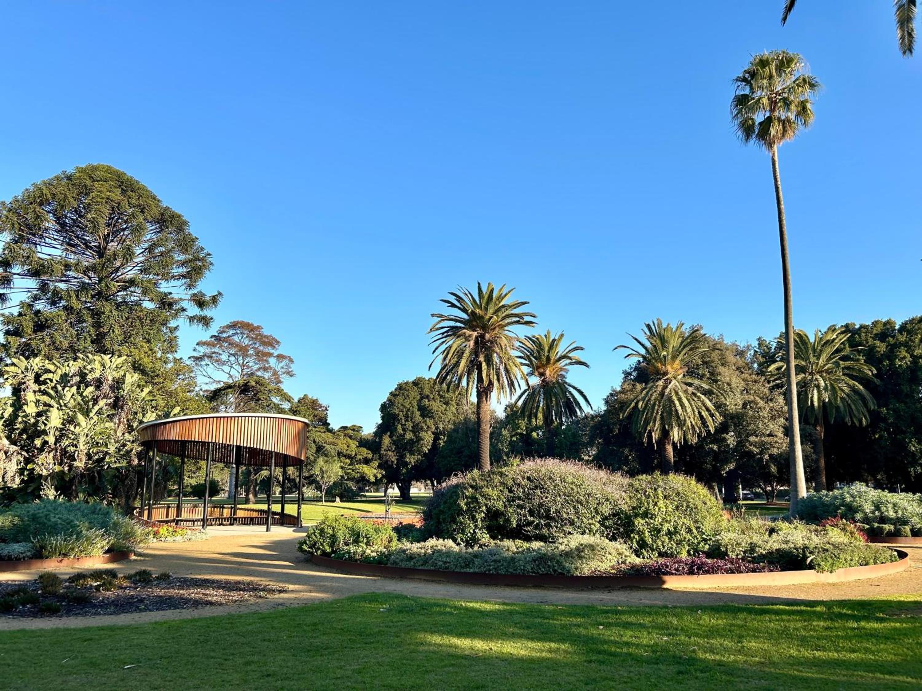 Elegant 2-Bedroom, 2-Bathroom Apartment at Caulfield Park with Balcony & Parking
