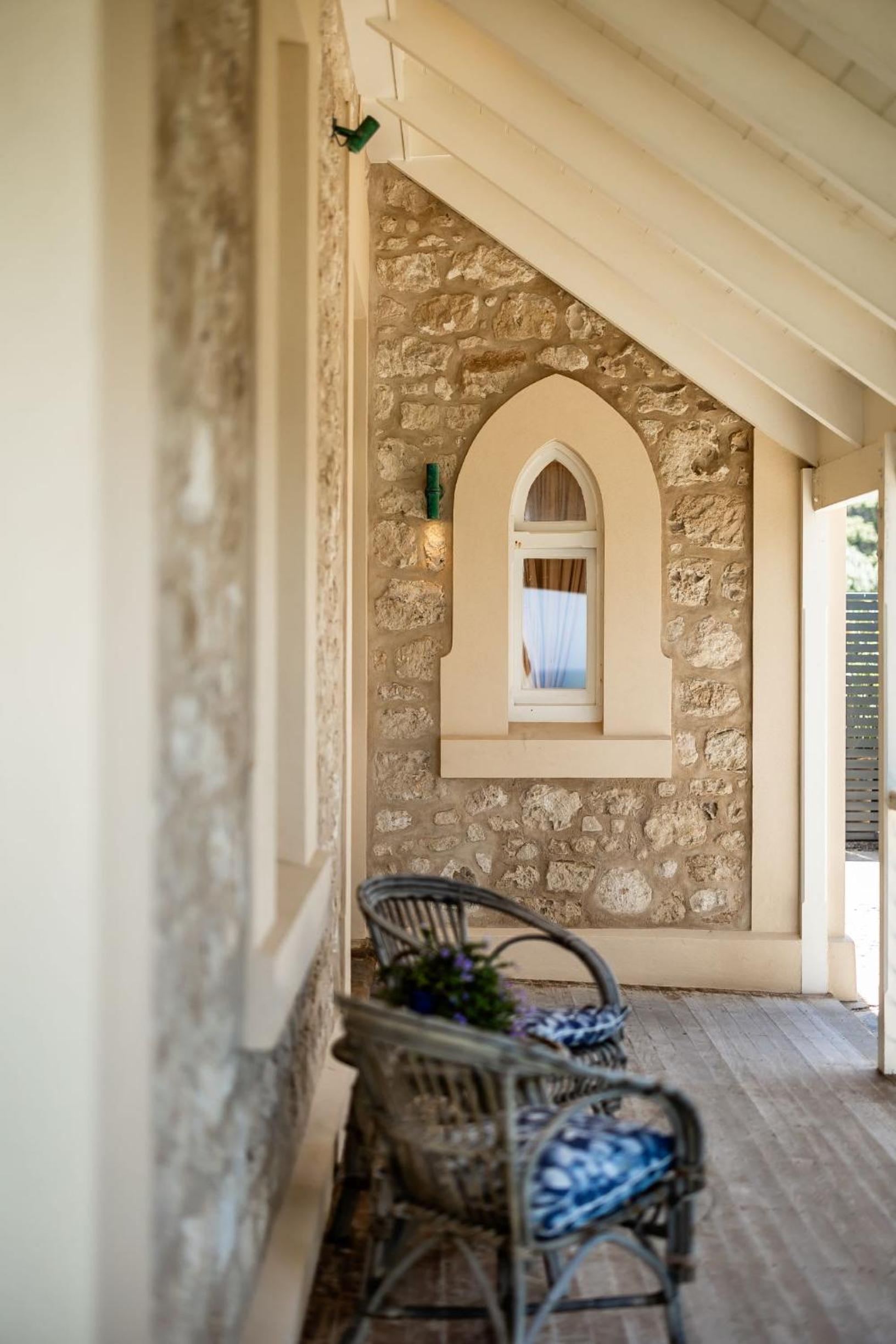 St Helens - Absolute Ocean Frontage - 1 The Strand Port Elliot- Linen Included