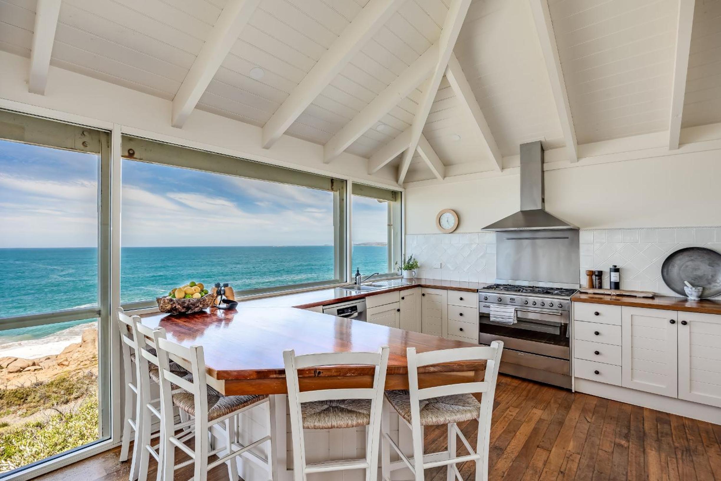 St Helens - Absolute Ocean Frontage - 1 The Strand Port Elliot- Linen Included