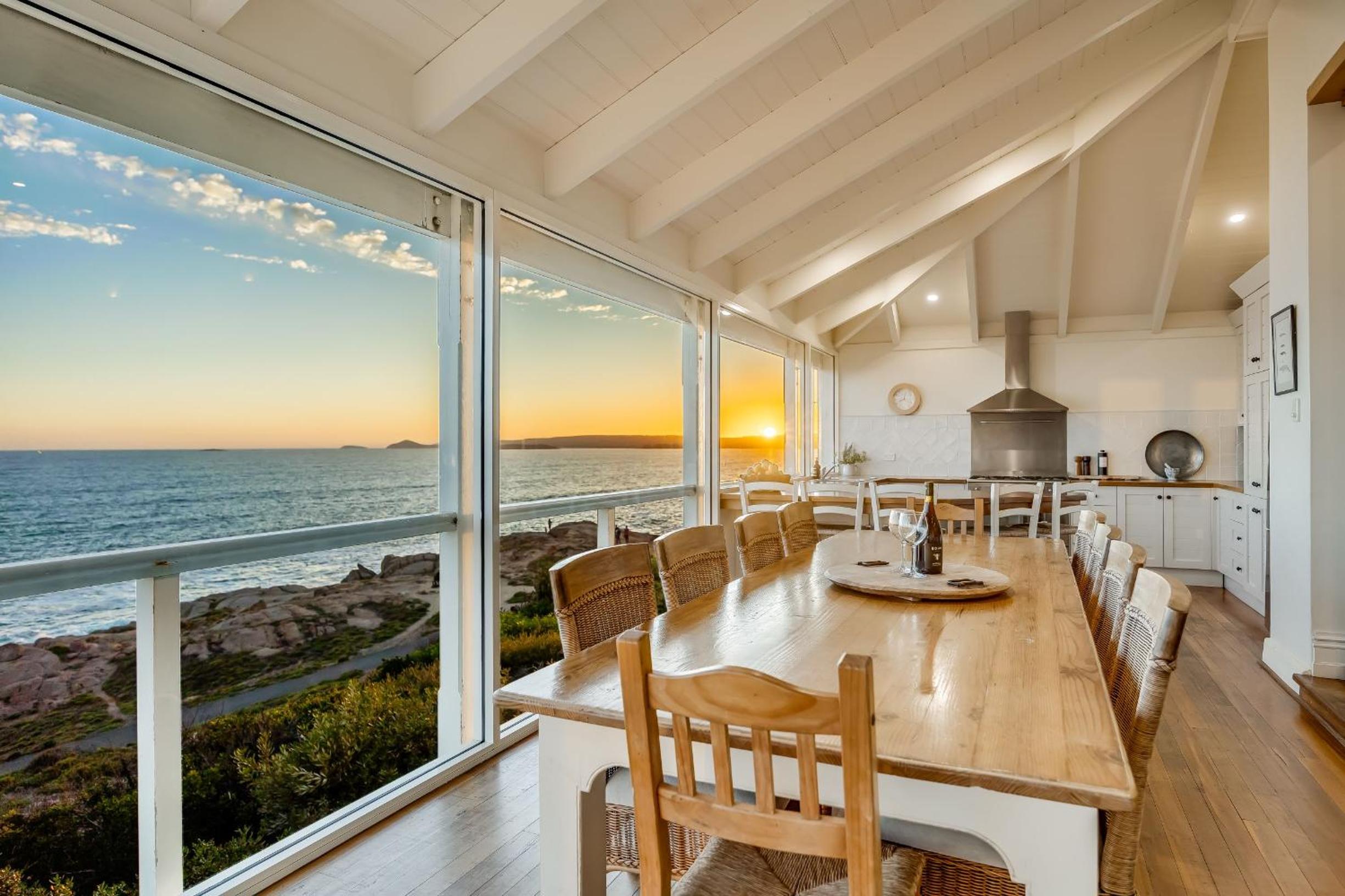 St Helens - Absolute Ocean Frontage - 1 The Strand Port Elliot- Linen Included