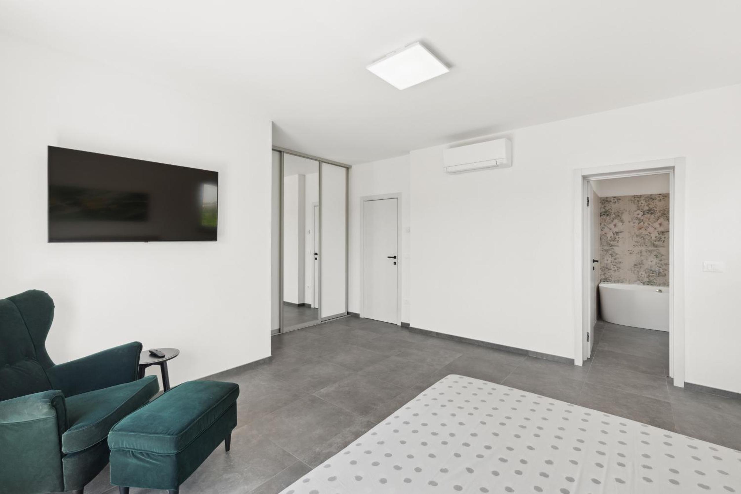 Photo 28