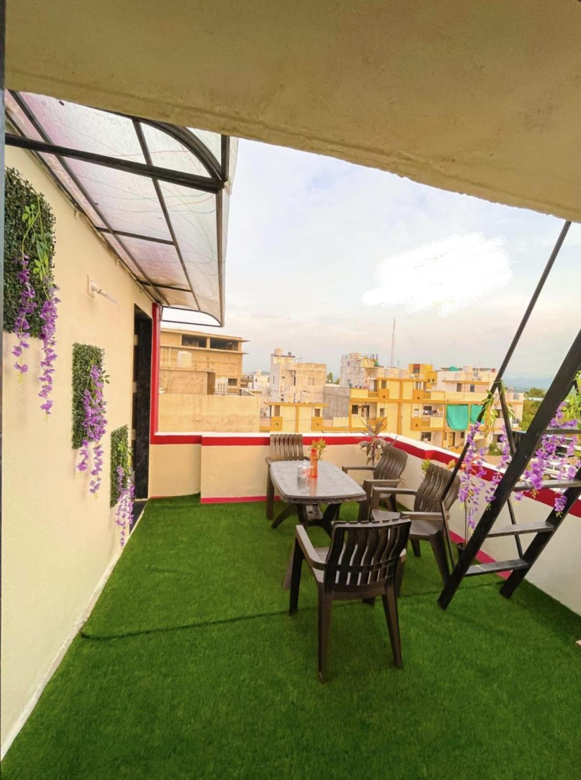 JAI SWAMiNARAYAN DELUX HOMESTAY