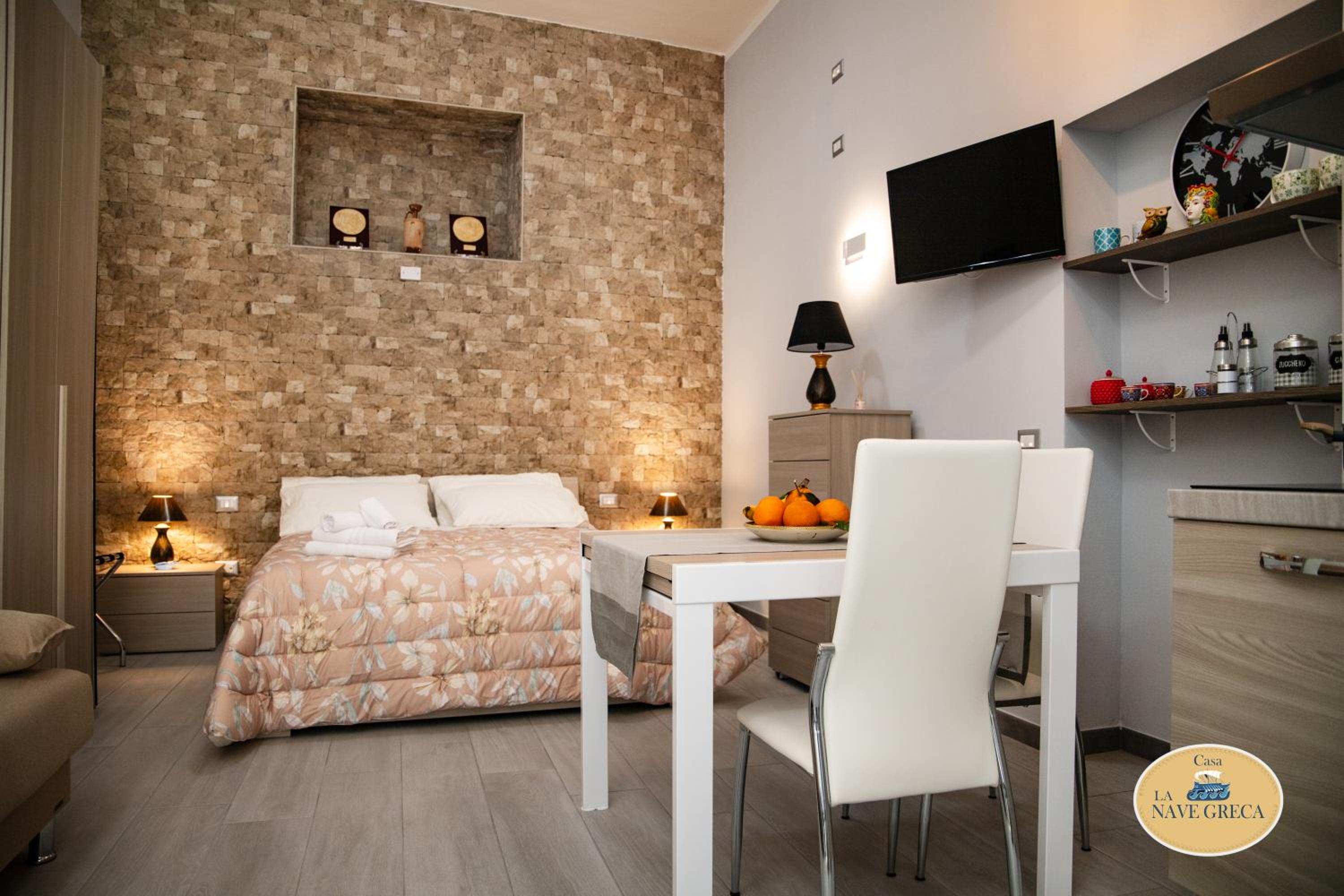 Le Dimore di Ulisse a Gela - Casa vacanza B&B - La nave greca