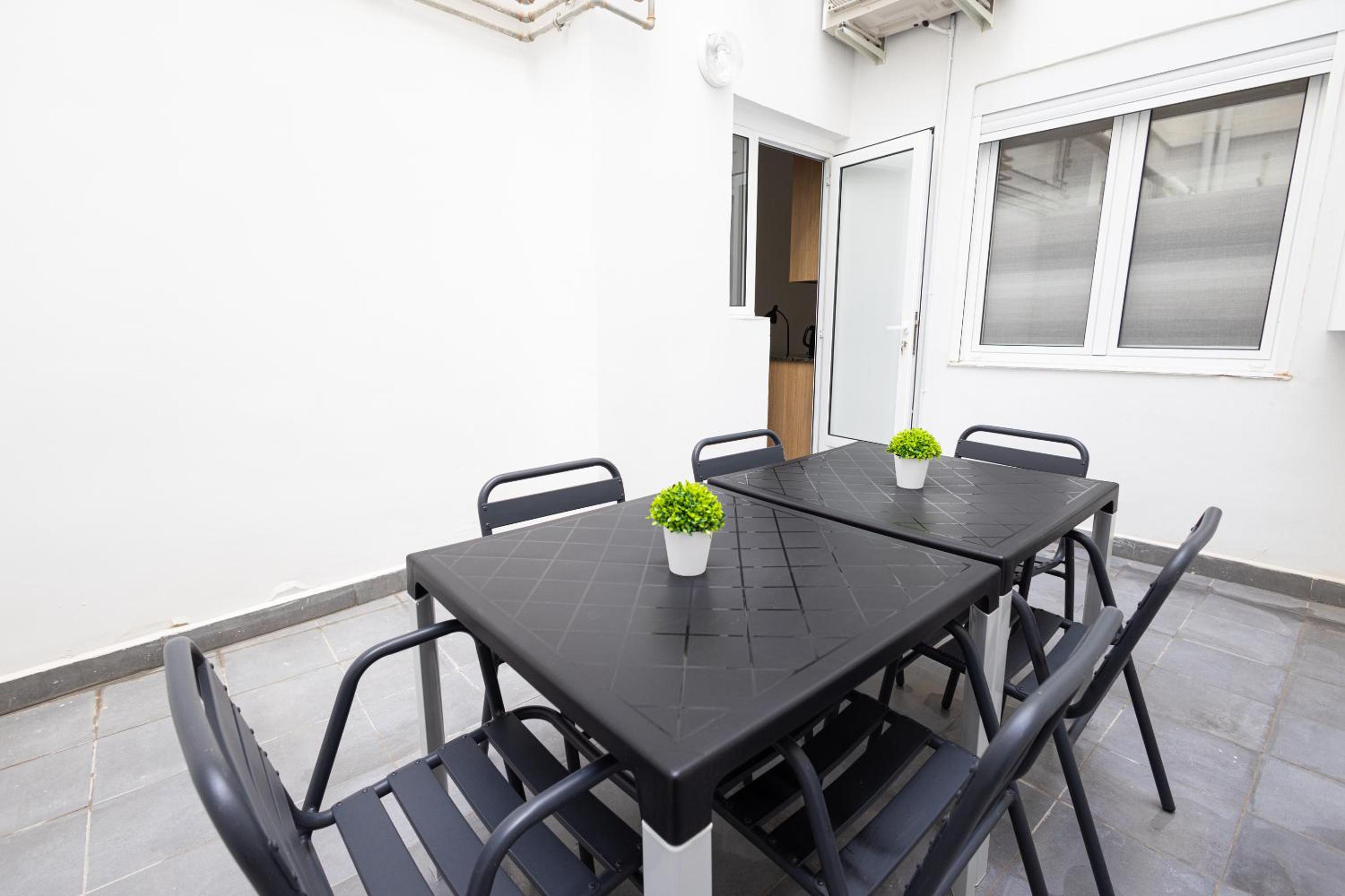FLORIT FLATS - Urban City Nest - AC & WiFi - 10 min City Center view 5