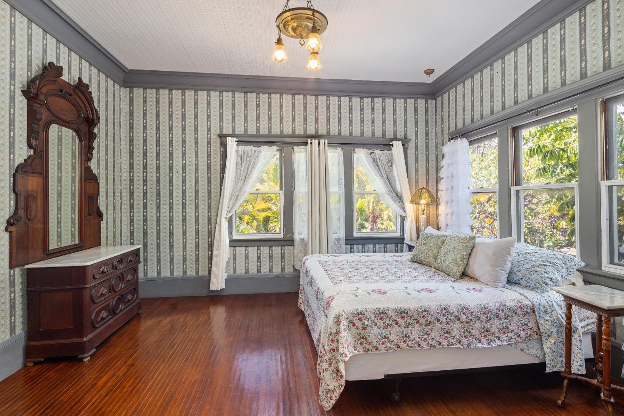 Manoa Valley Inn