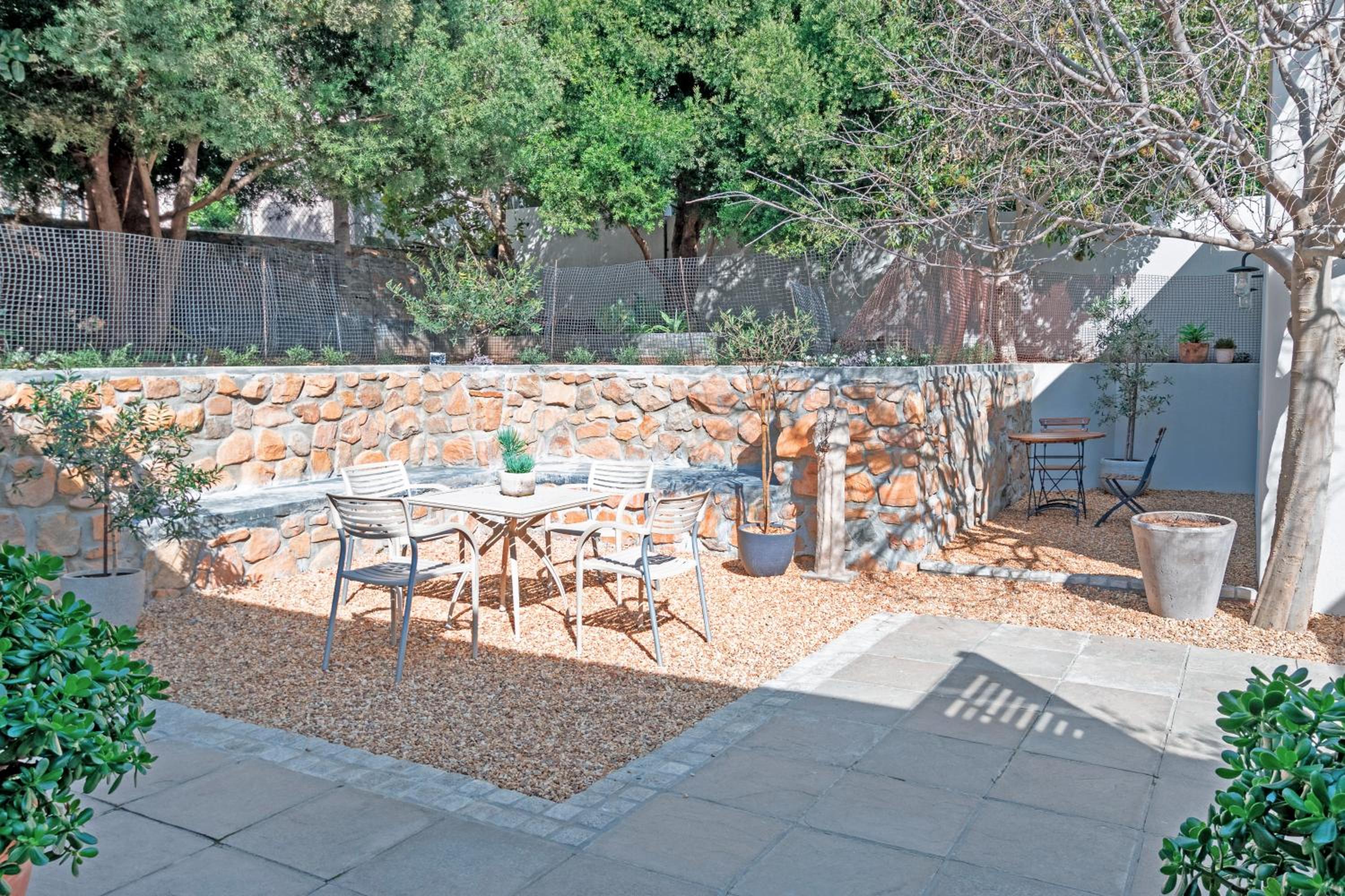 Ideally located garden cottage