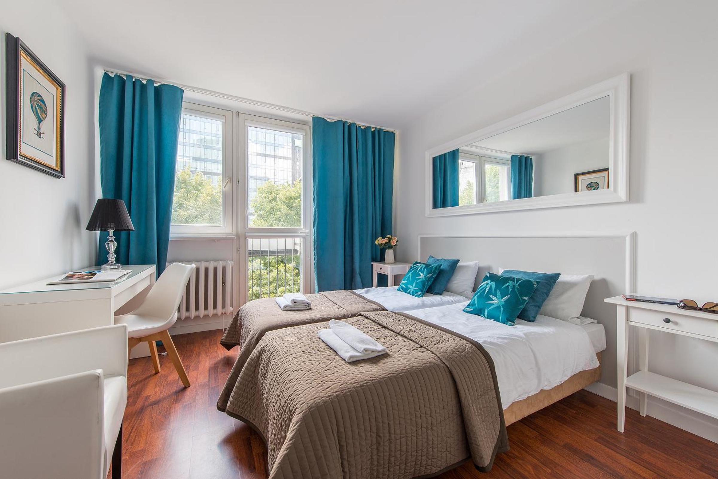 UNITApartament Short Rent Apartment in Warsaw by Metro Station Rondo ONZ Apart with 3bedrooms 22 view 3