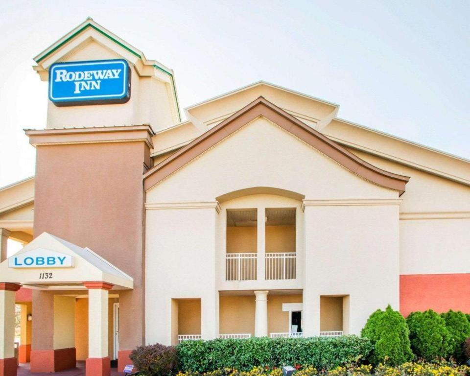 Hotel Rodeway Inn Mount Laurel Hwy 73 - Image 1