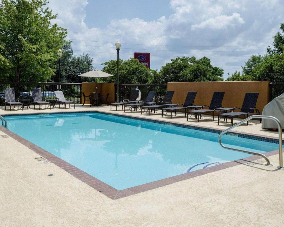 Comfort Suites