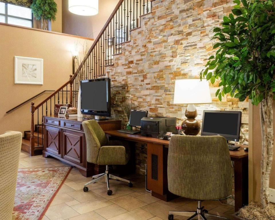 Comfort Suites