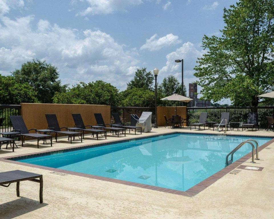 Comfort Suites