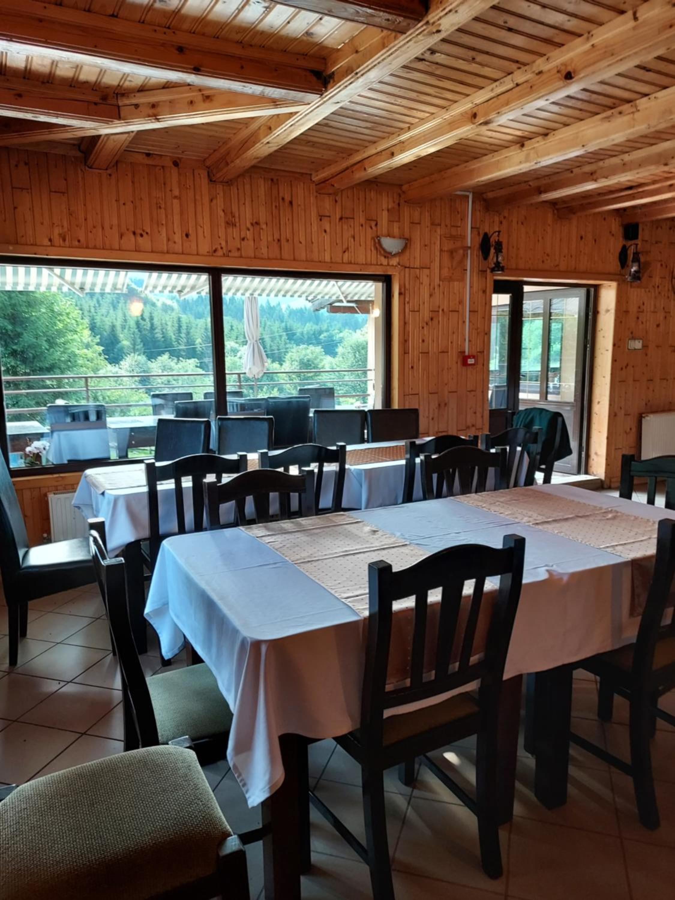 Pensiunea La Taverna