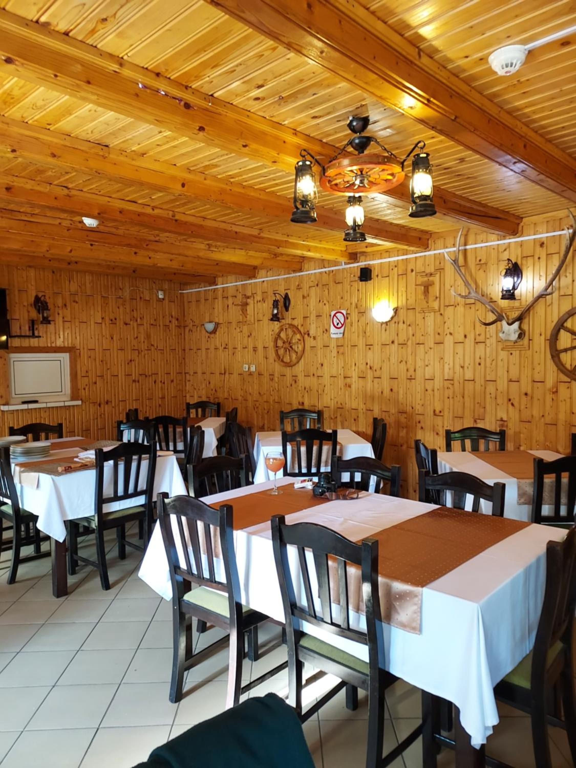 Pensiunea La Taverna
