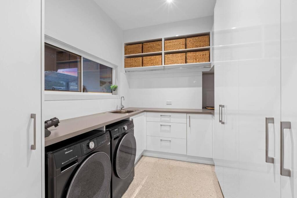 Redcliffe CBD Family Beach House