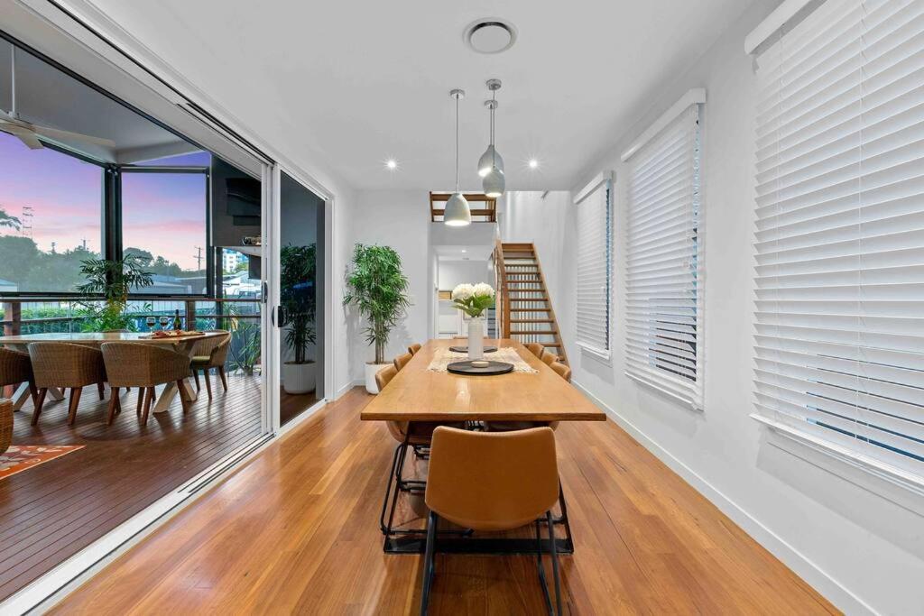Redcliffe CBD Family Beach House