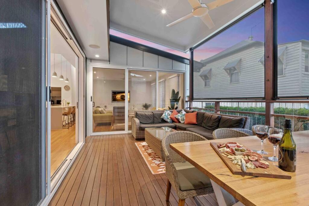 Redcliffe CBD Family Beach House