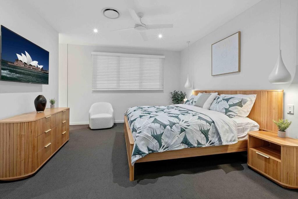 Redcliffe CBD Family Beach House