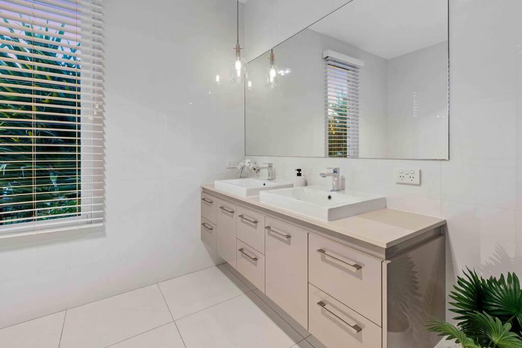 Redcliffe CBD Family Beach House