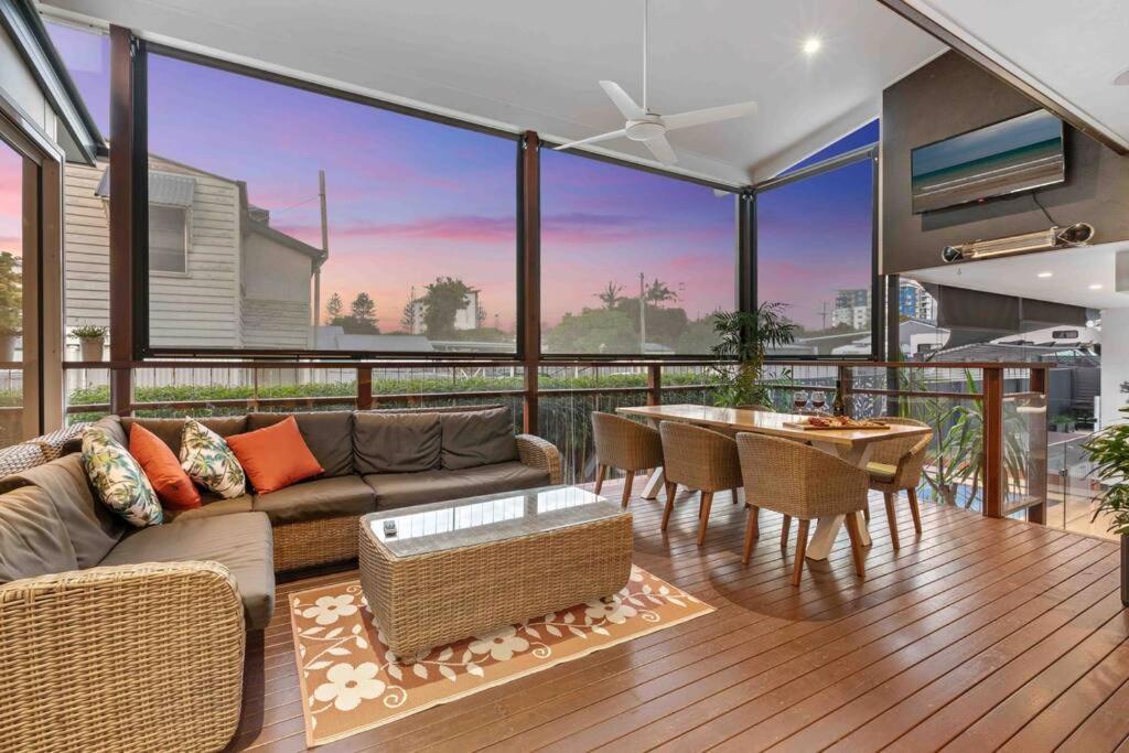 Redcliffe CBD Family Beach House